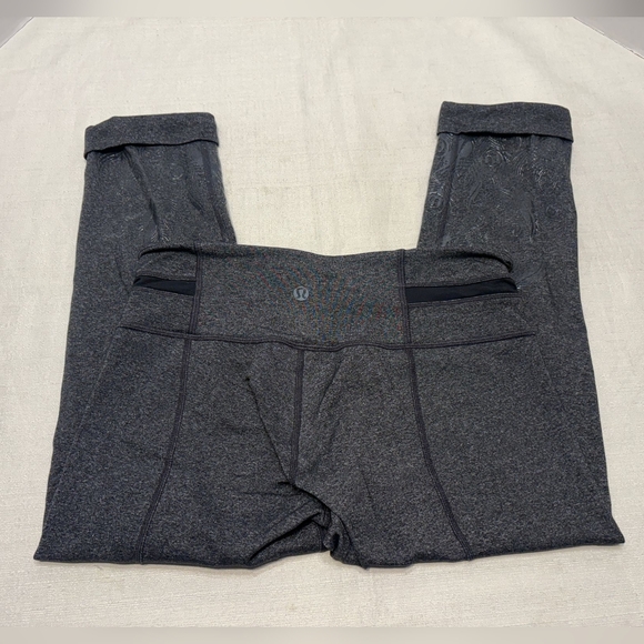 Lululemon Athletica Acro Crop, Embossed Logo , Size -+- 6 - Picture 4 of 9